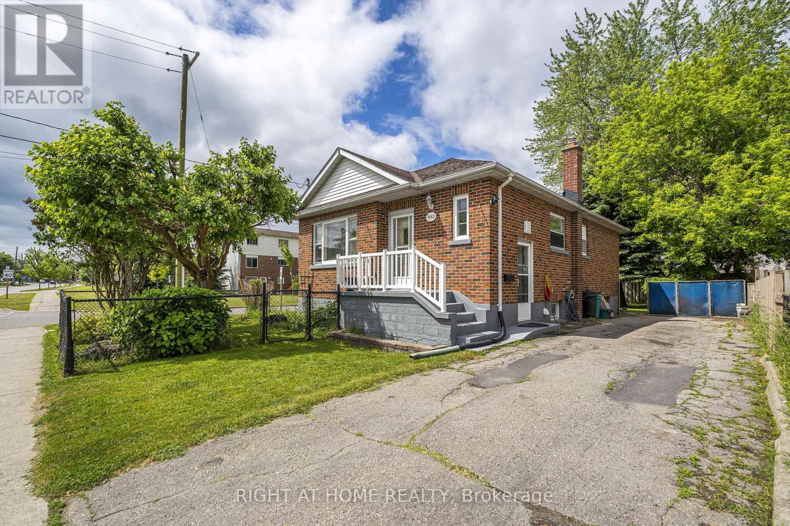 980 Glen Street, Oshawa, Ontario  L1J 3V1 - Photo 3 - E13443282