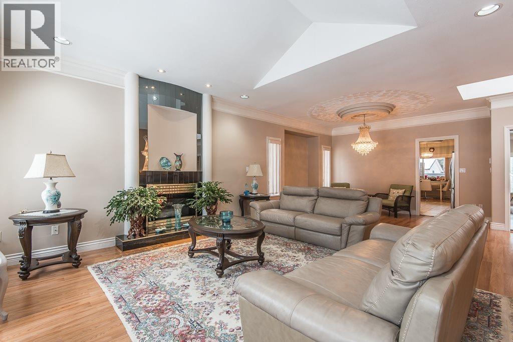 37979 Fifth Avenue, Squamish, British Columbia  V8B 0A6 - Photo 5 - R3135369