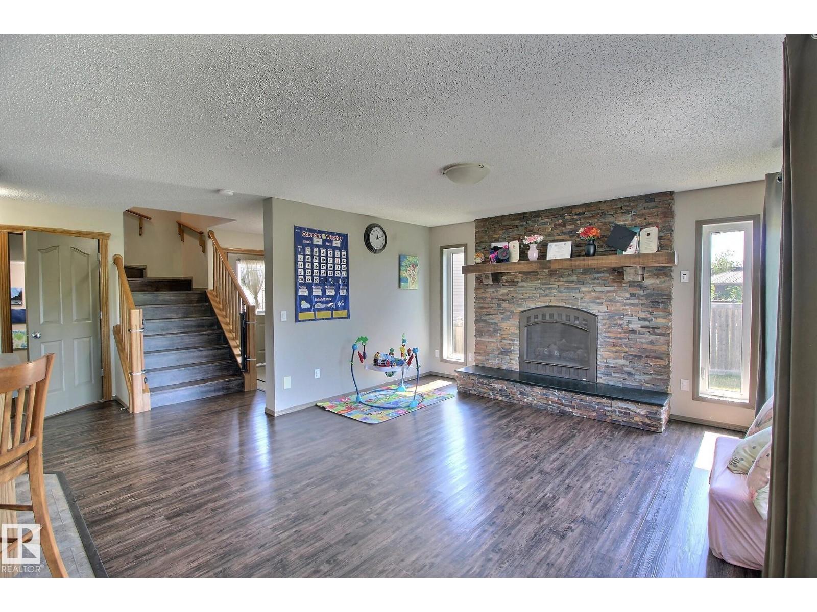 19 Huxley Cv, Spruce Grove, Alberta  T7X 4S5 - Photo 6 - E4490023
