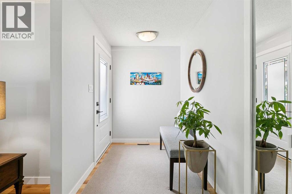 51 Woodbrook Green Sw, Calgary, Alberta  T2W 4P6 - Photo 5 - A2320505