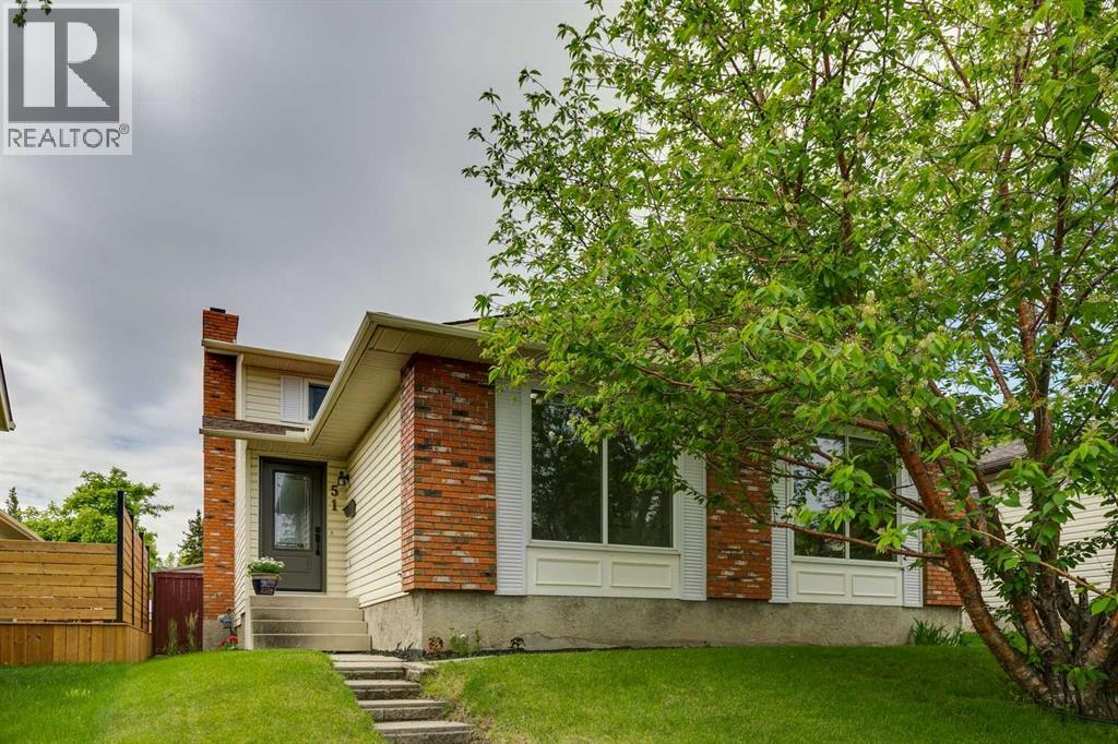 51 Woodbrook Green Sw, Calgary, Alberta  T2W 4P6 - Photo 1 - A2320505