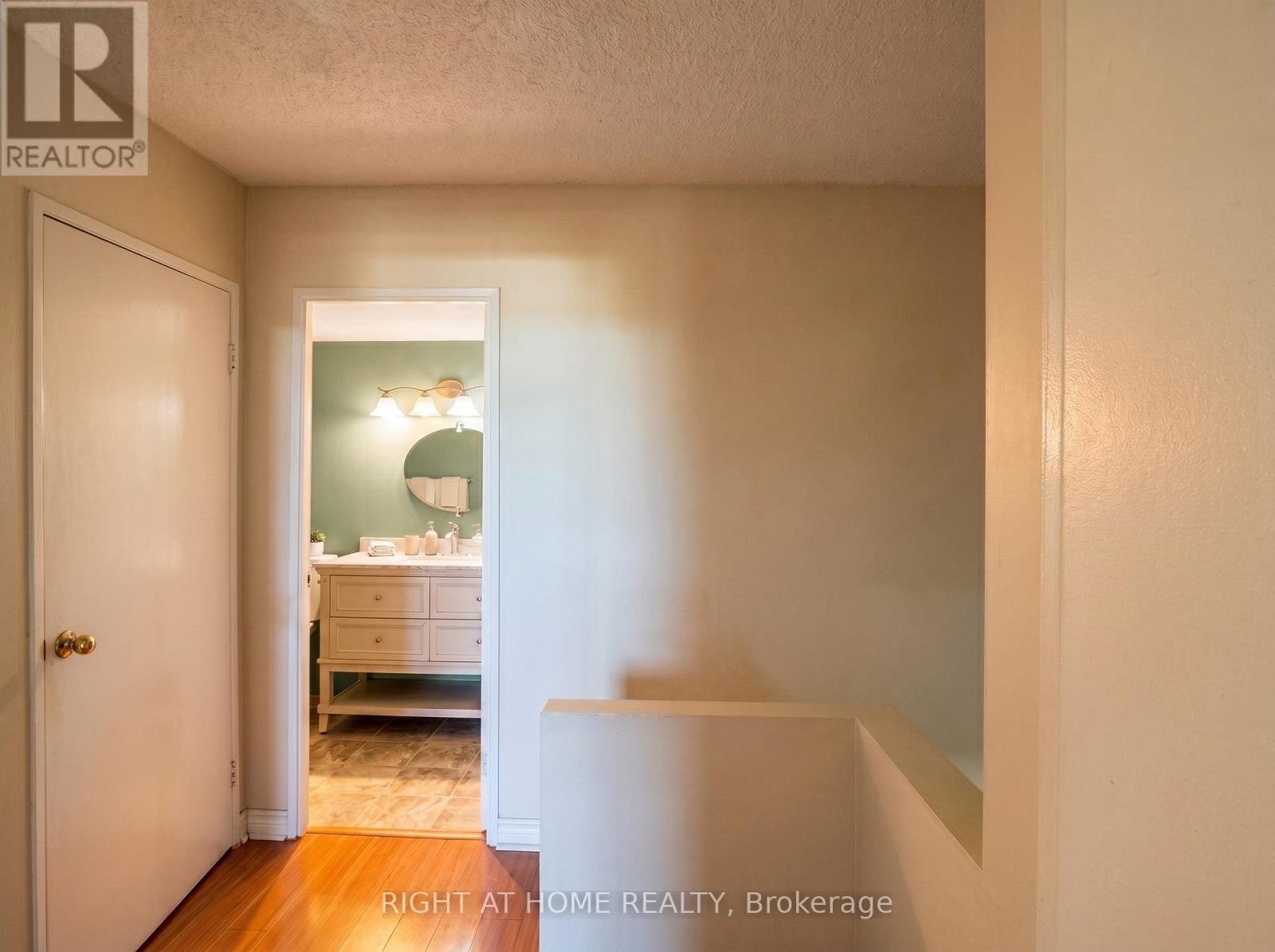 201 - 1050 Stainton Drive, Mississauga, Ontario  L5C 2T8 - Photo 10 - W13443338