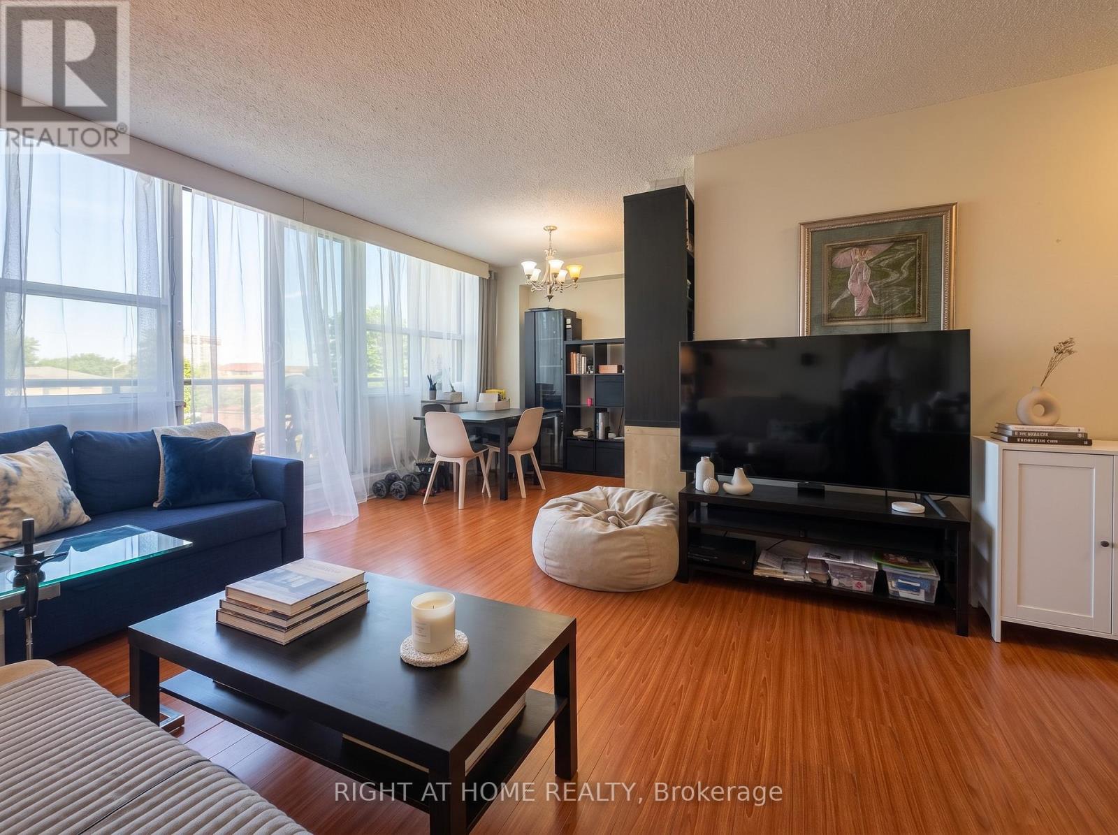 201 - 1050 Stainton Drive, Mississauga, Ontario  L5C 2T8 - Photo 2 - W13443338