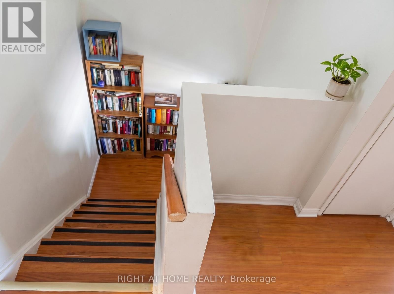 201 - 1050 Stainton Drive, Mississauga, Ontario  L5C 2T8 - Photo 9 - W13443338