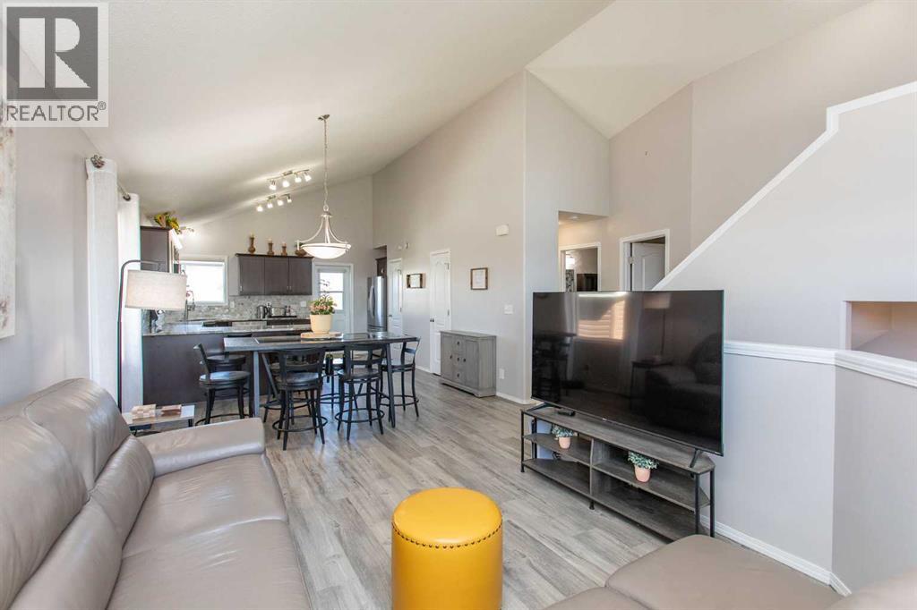 242 Viscount Drive, Red Deer, Alberta  T4R 0M7 - Photo 4 - A2314350