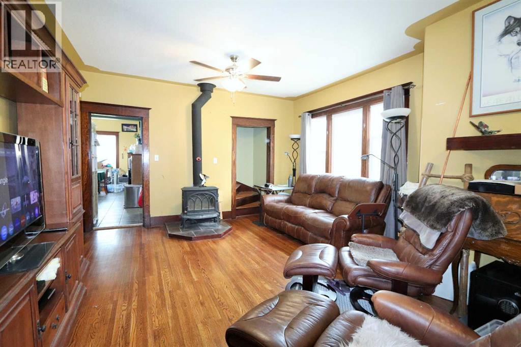 5224 51 Avenue, Ponoka, Alberta  T4J 1H8 - Photo 6 - A2320696