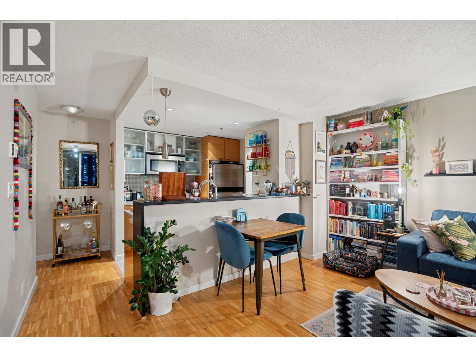 1901 33 SMITHE STREET, Vancouver, British Columbia