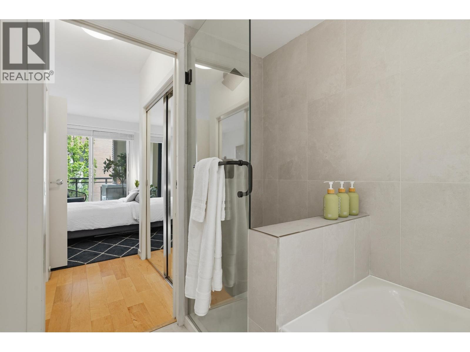 303 1888 York Avenue, Vancouver, British Columbia V6J 5H8 - Photo 4 - R3134324