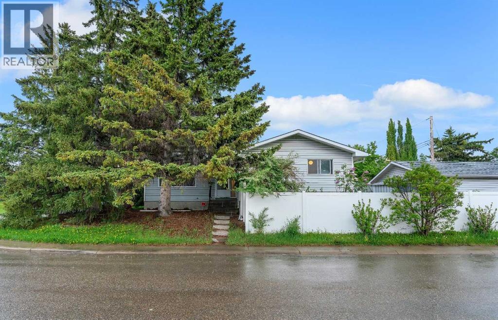 4824 Vegas Way Nw, Calgary, Alberta  T3A 1W1 - Photo 1 - A2312662