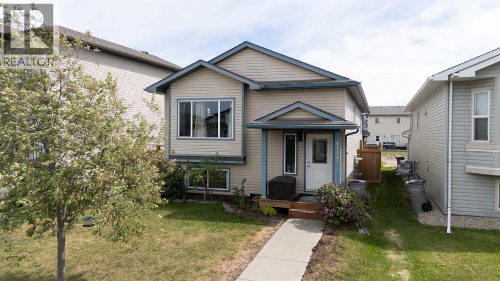 11247 75a Avenue, Grande Prairie, Alberta  T8X 0C3 - Photo 1 - A2318751