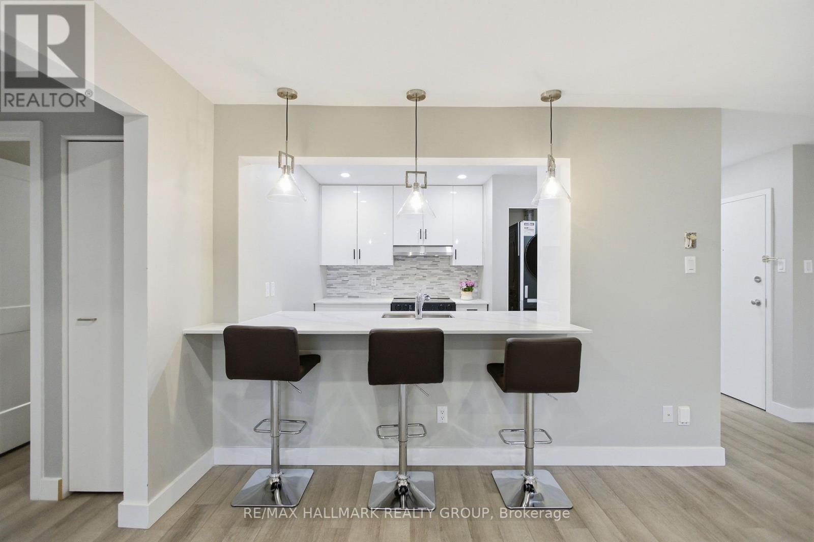 216 - 218 Viewmount Drive, Ottawa, Ontario K2E 7X5 - Photo 7 - X13443360