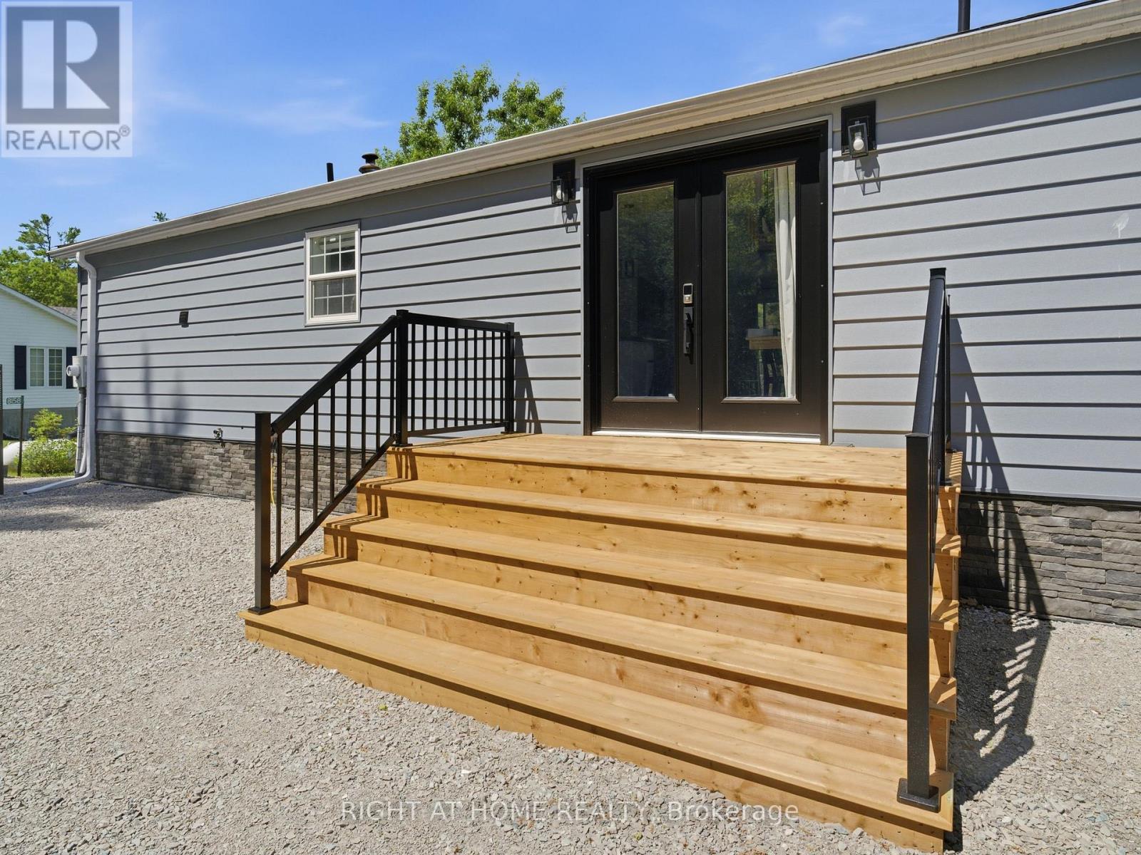8168 Laidlaw Avenue, Ramara, Ontario  L0K 2B0 - Photo 5 - S13443370