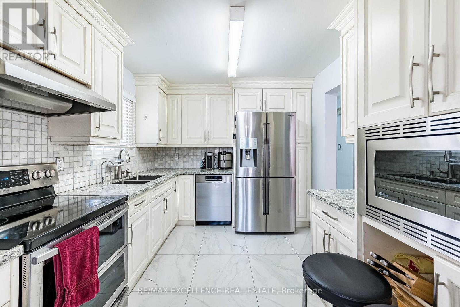 6 Stalbridge Avenue, Brampton, Ontario  L6Y 4H1 - Photo 10 - W13443366