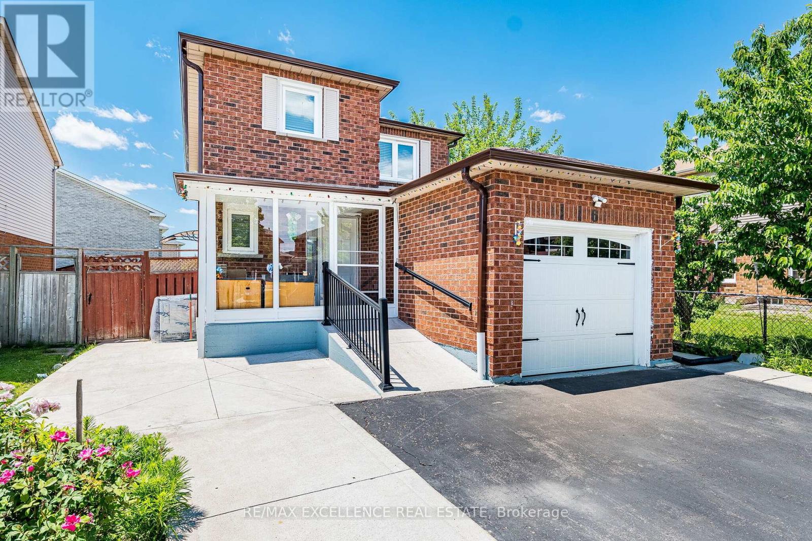 6 Stalbridge Avenue, Brampton, Ontario  L6Y 4H1 - Photo 2 - W13443366