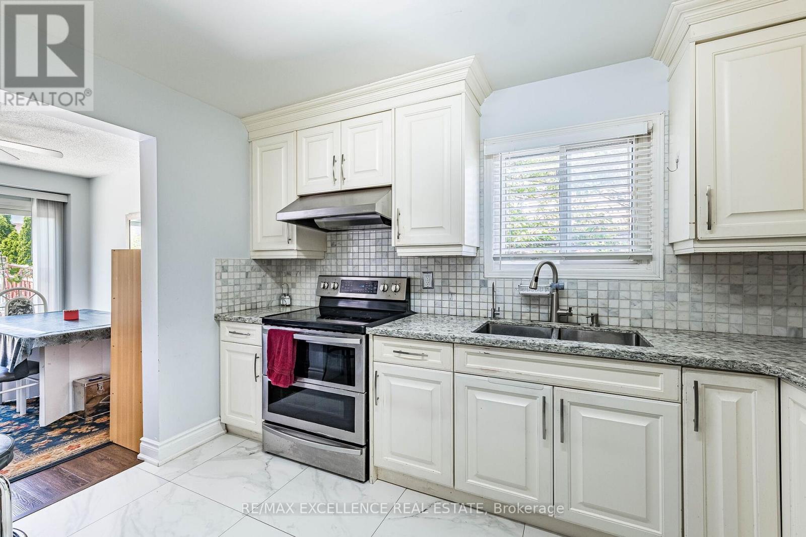 6 Stalbridge Avenue, Brampton, Ontario  L6Y 4H1 - Photo 6 - W13443366