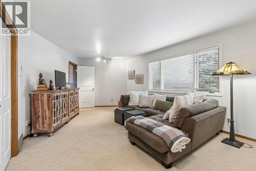 65 Woodpath Terrace SW, Calgary, Alberta  T2W 5Z5 - Photo 26 - A2320982