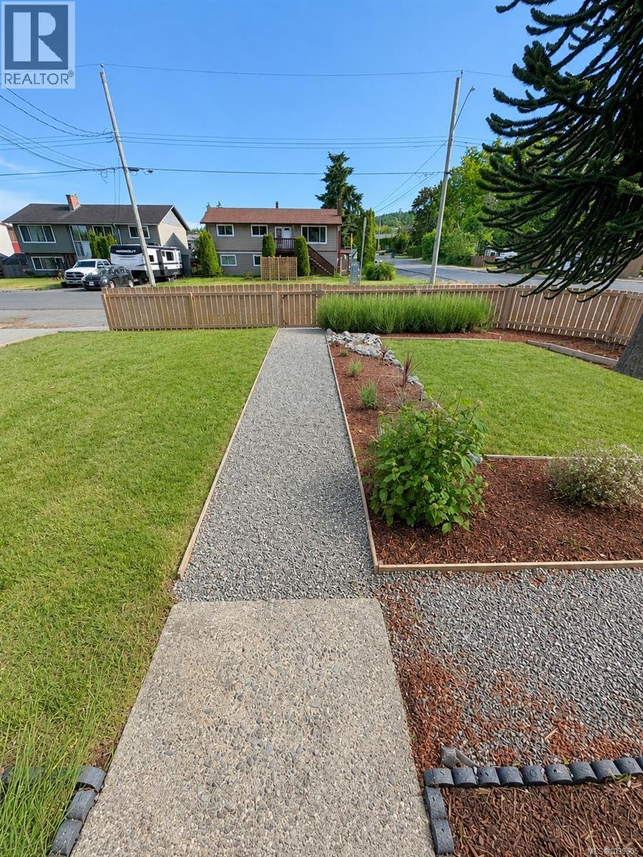 548 Nova St, Nanaimo, British Columbia  V8P 4J1 - Photo 2 - 1039005
