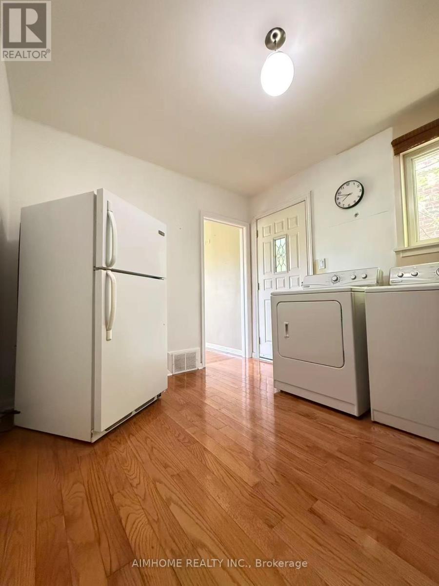Main - 256 Patricia Avenue, Toronto, Ontario  M2M 1J8 - Photo 4 - C13443442