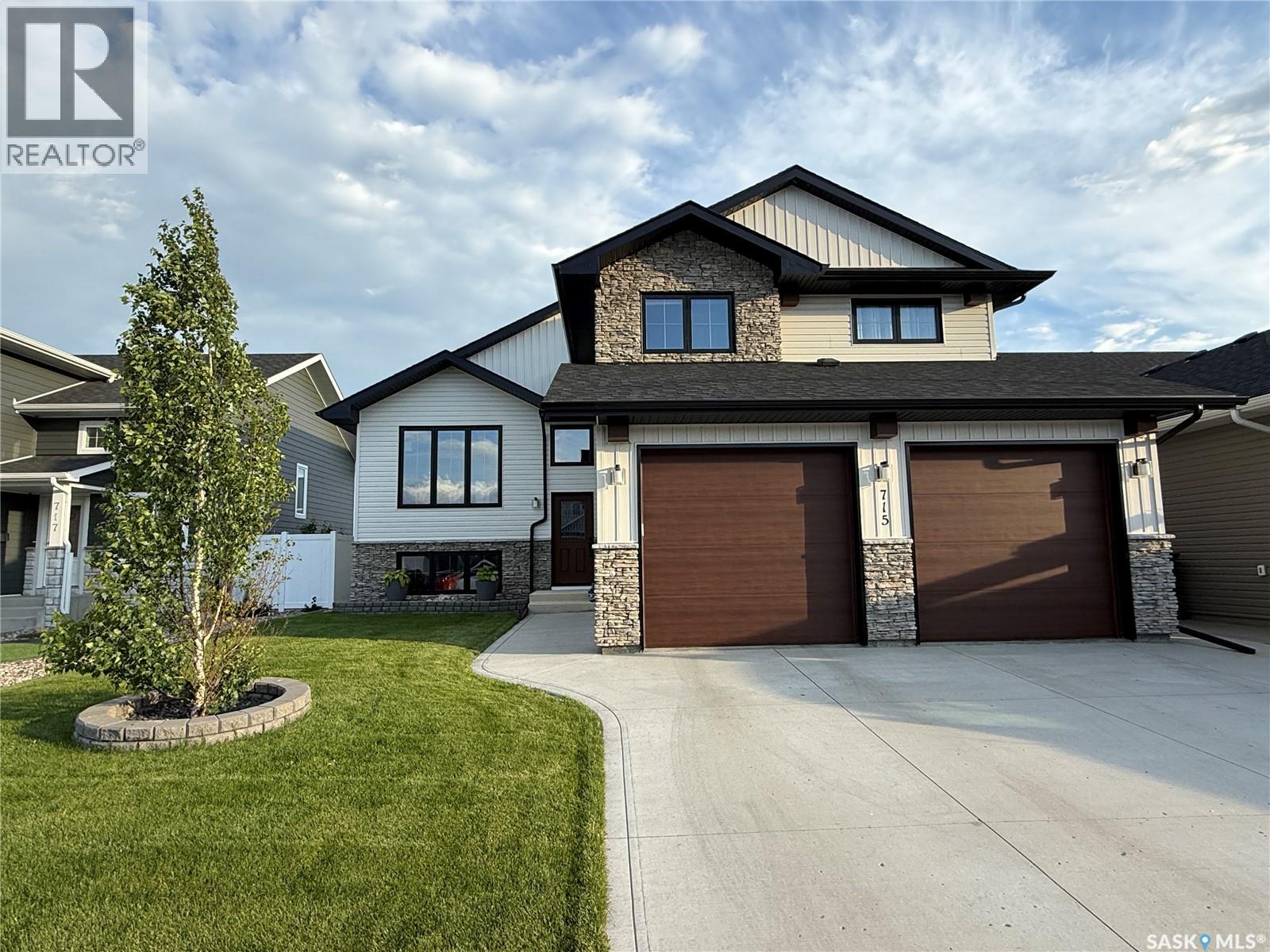 715 SCOTT CRESCENT, Warman, Saskatchewan