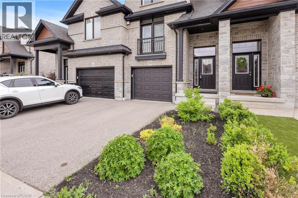 256 Falconridge Drive, Kitchener, Ontario  N2K 0C5 - Photo 2 - 40839704