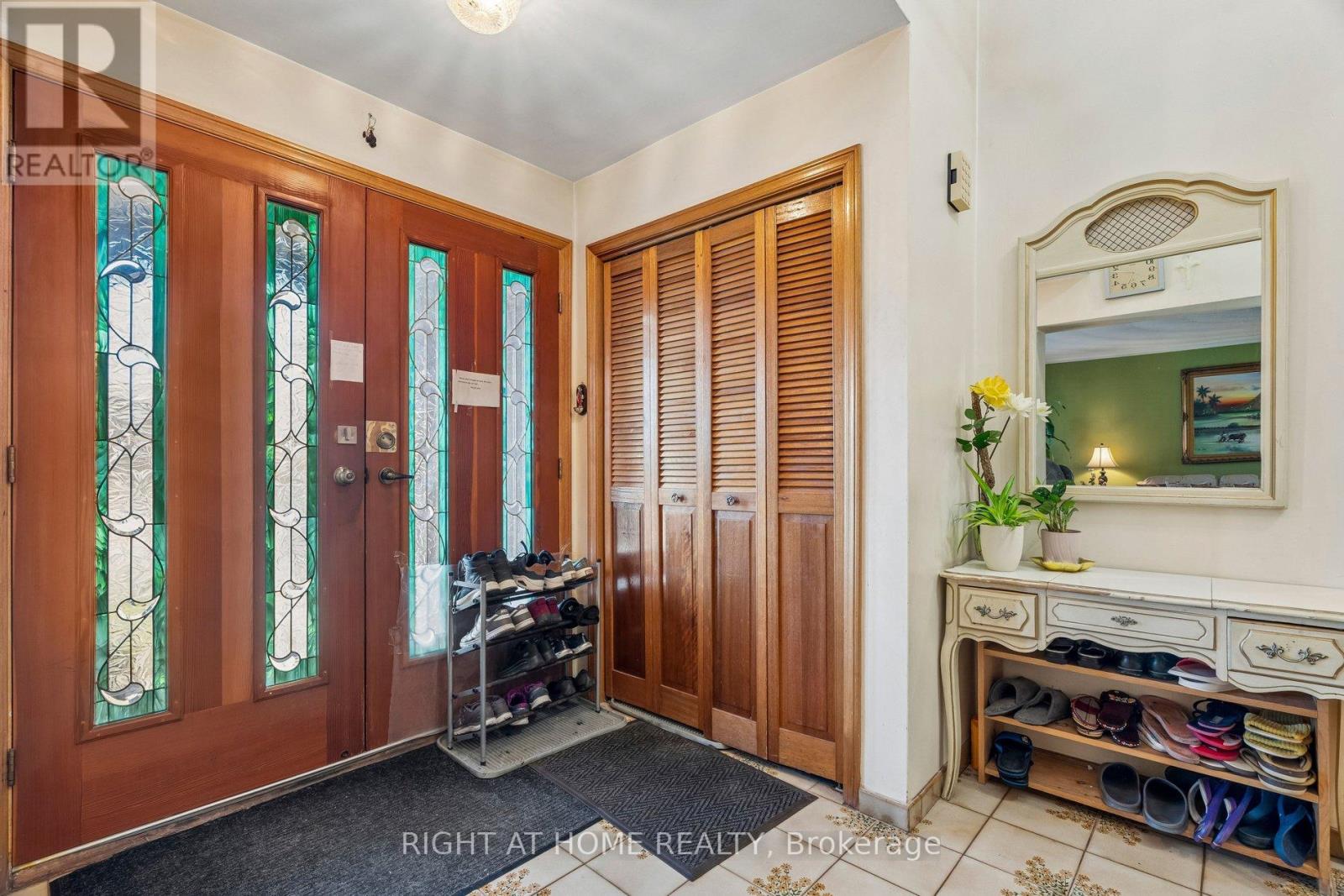 16 Ascolda Boulevard, Toronto, Ontario  M1J 2N7 - Photo 4 - E13443462