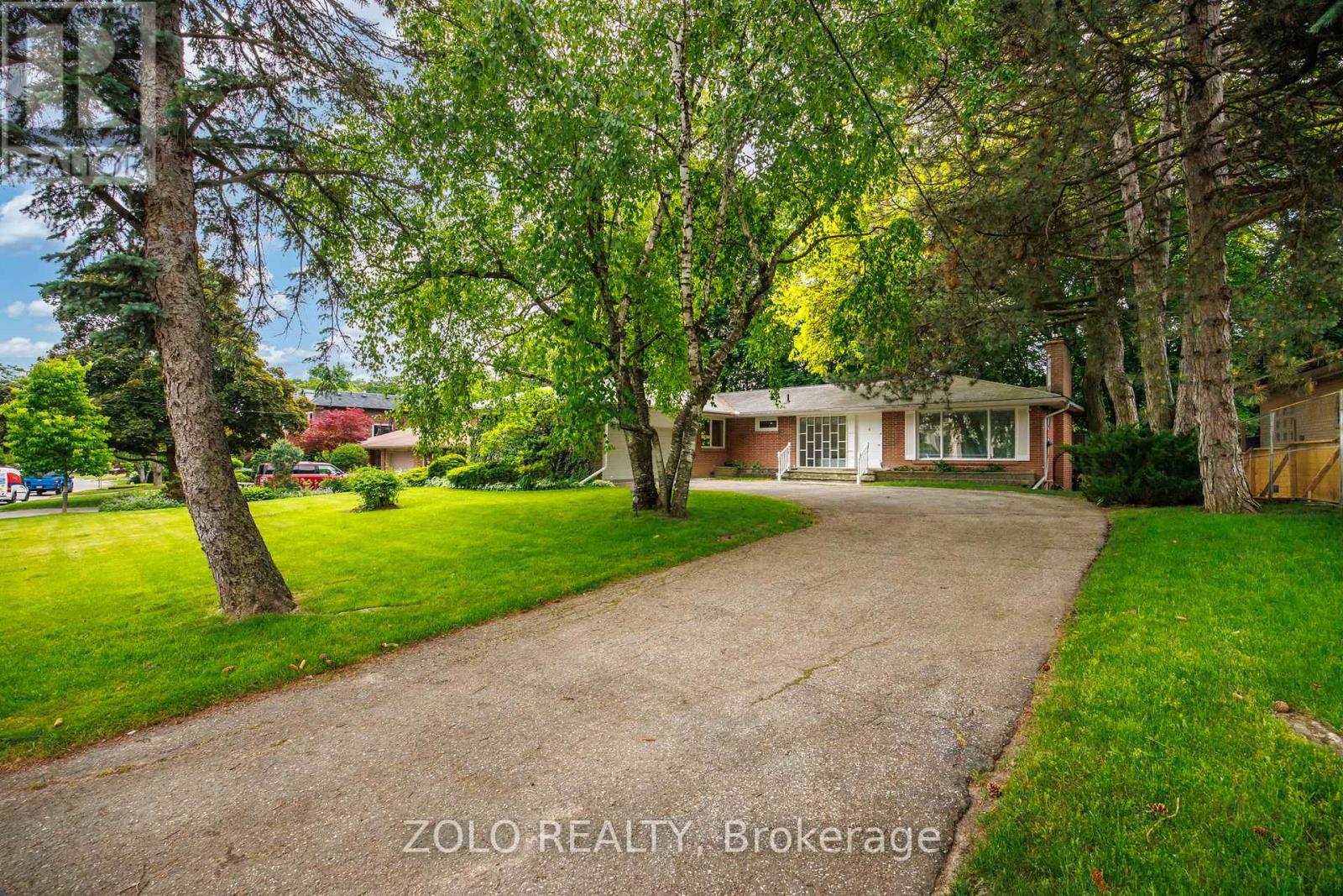 17 Hi Mount Drive, Toronto, Ontario  M2K 1X3 - Photo 3 - C13440304