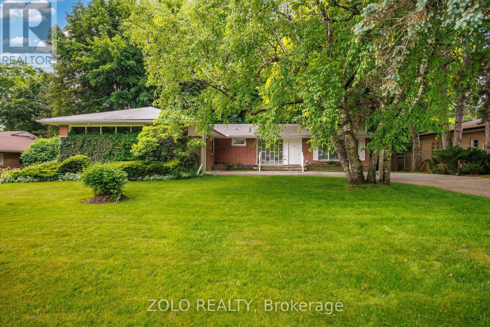 17 Hi Mount Drive, Toronto, Ontario  M2K 1X3 - Photo 4 - C13440304