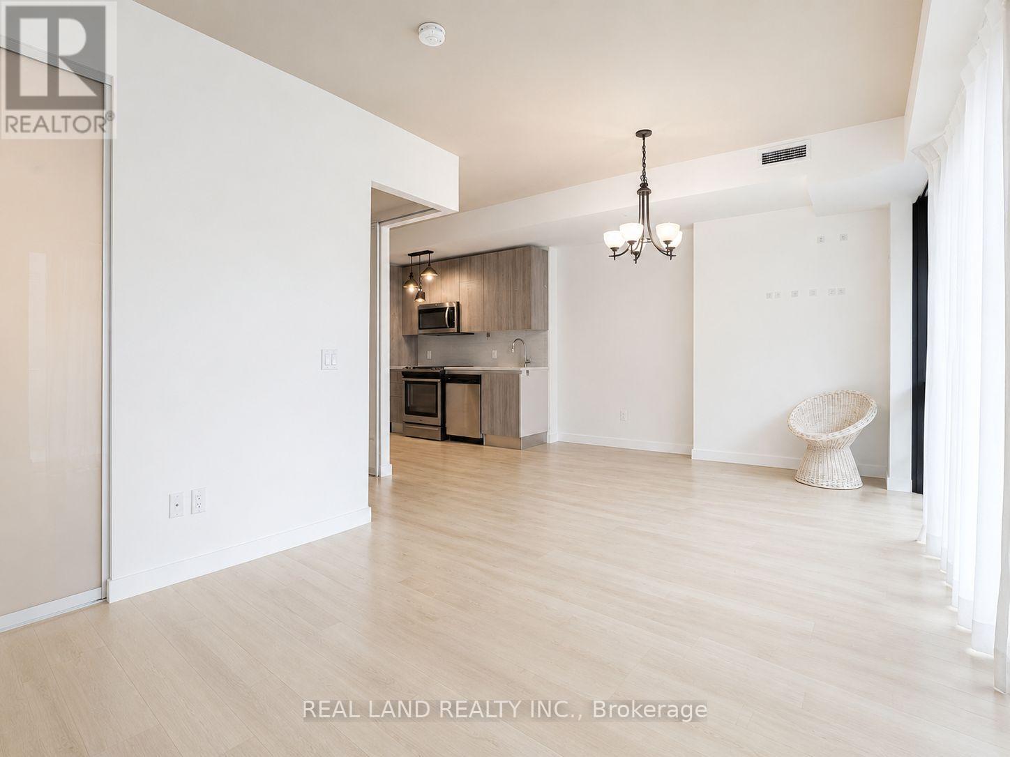303 - 246 Logan Avenue, Toronto, Ontario  M4M 0E9 - Photo 3 - E13246054