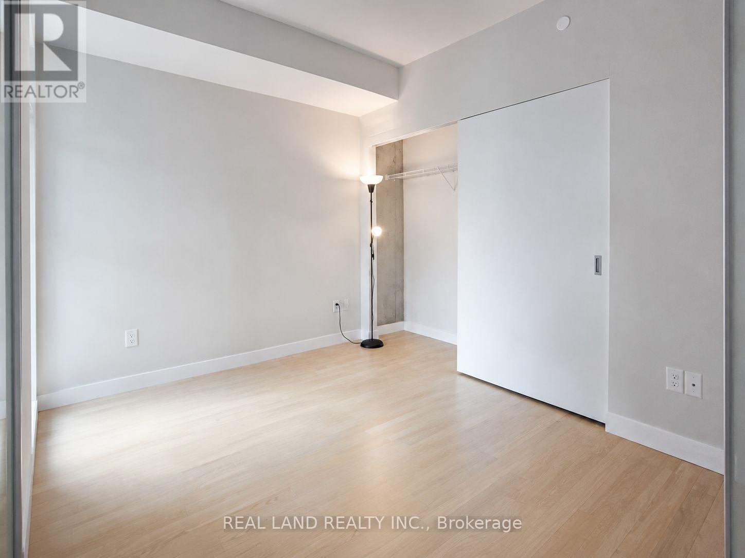 303 - 246 Logan Avenue, Toronto, Ontario  M4M 0E9 - Photo 10 - E13246054