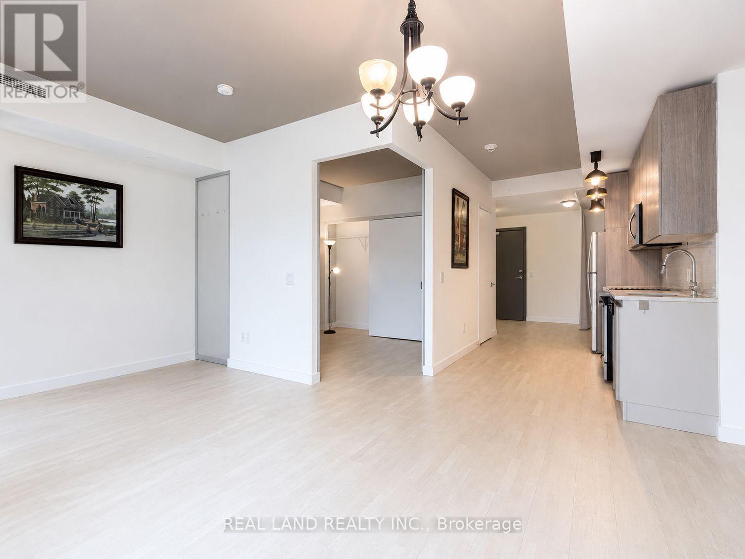 303 - 246 Logan Avenue, Toronto, Ontario  M4M 0E9 - Photo 2 - E13246054