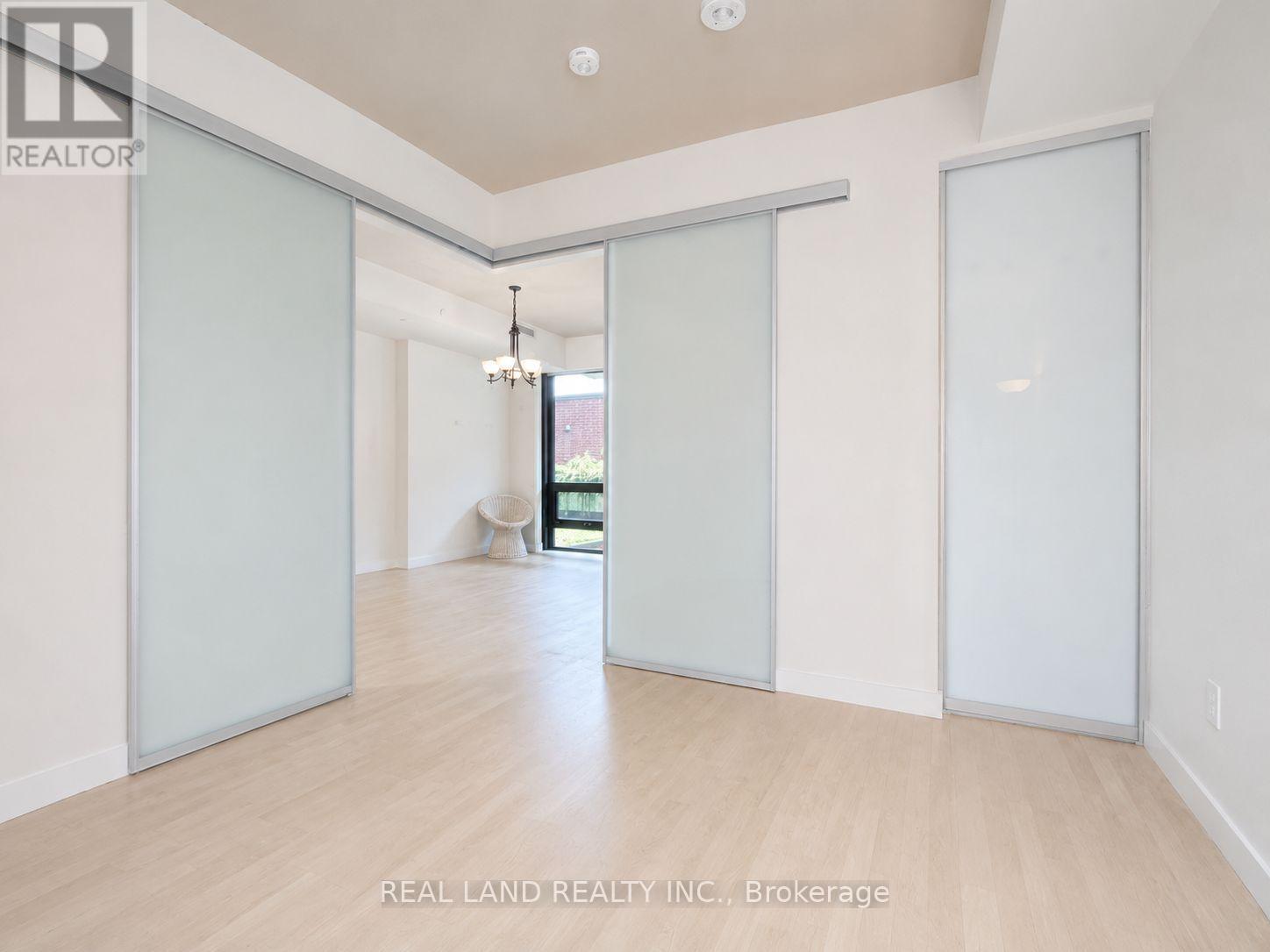 303 - 246 Logan Avenue, Toronto, Ontario  M4M 0E9 - Photo 4 - E13246054