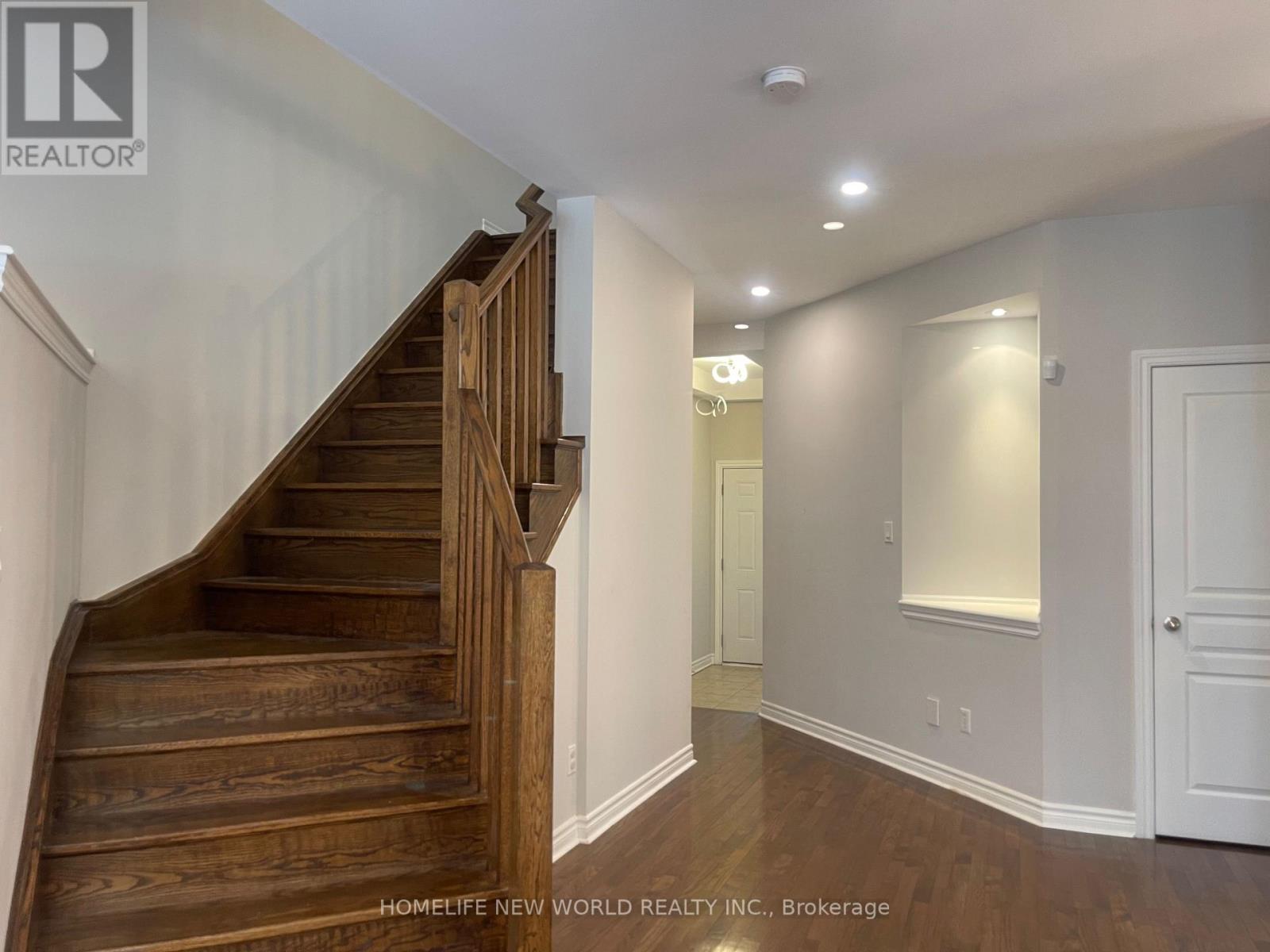 2276 Whistling Springs Crescent, Oakville, Ontario  L6M 0C5 - Photo 10 - W13443460