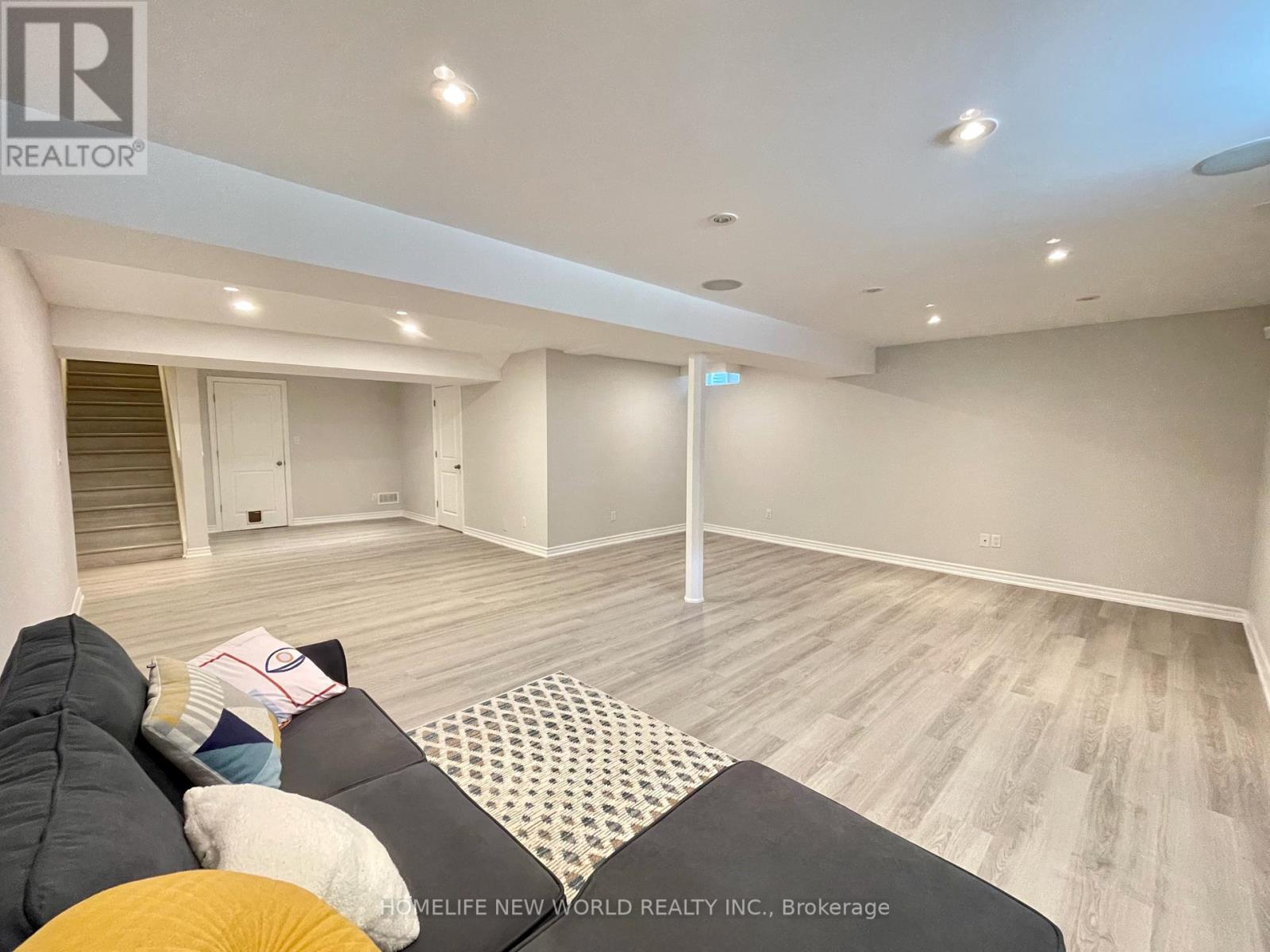 2276 Whistling Springs Crescent, Oakville, Ontario  L6M 0C5 - Photo 23 - W13443460