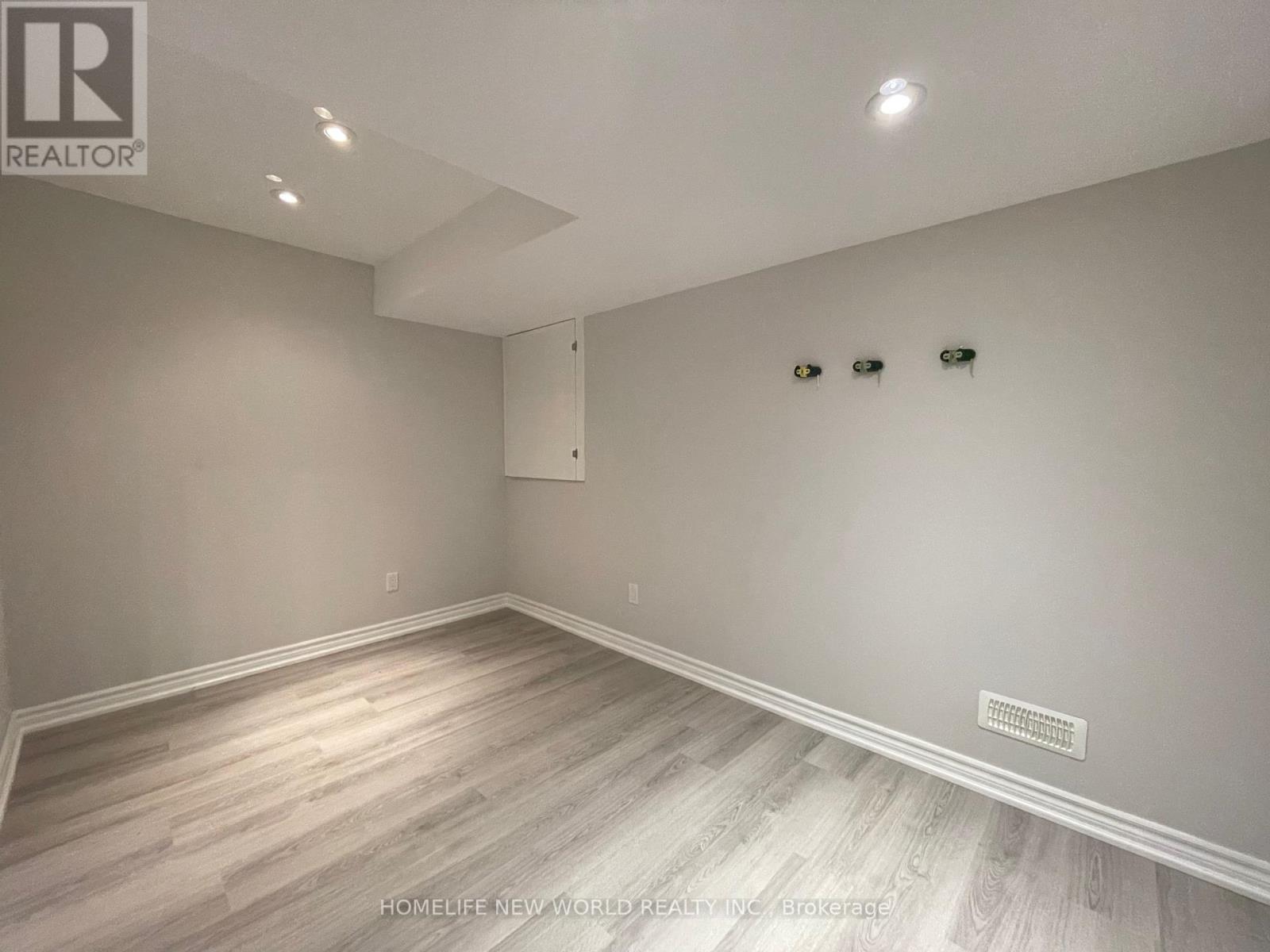 2276 Whistling Springs Crescent, Oakville, Ontario  L6M 0C5 - Photo 24 - W13443460