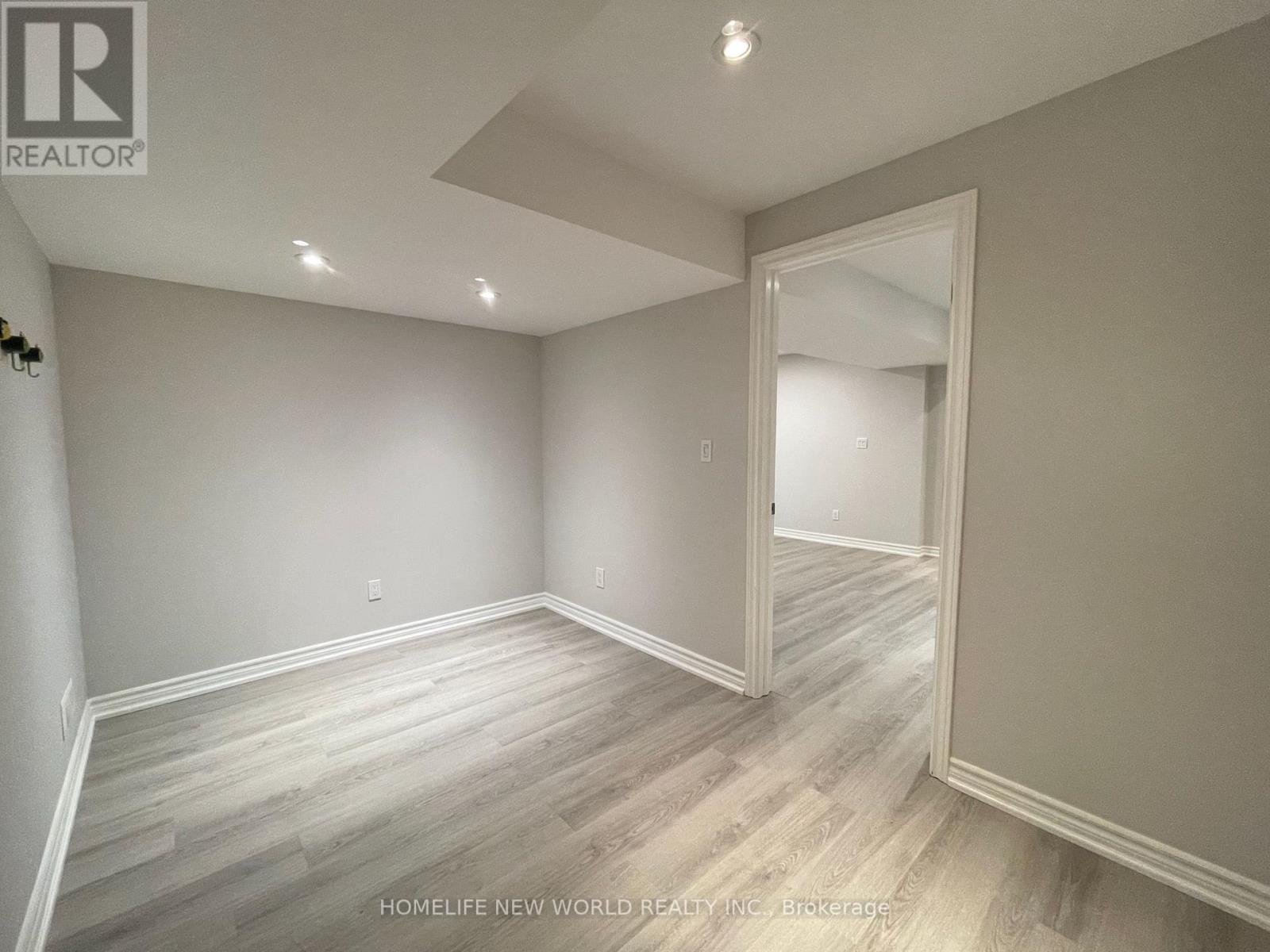 2276 Whistling Springs Crescent, Oakville, Ontario  L6M 0C5 - Photo 25 - W13443460