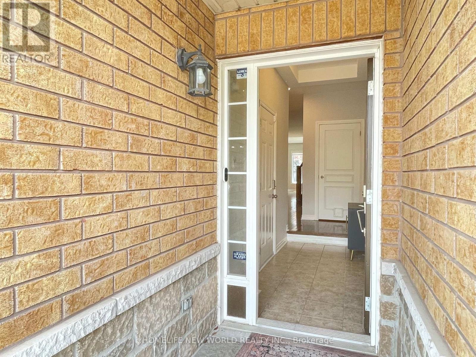 2276 Whistling Springs Crescent, Oakville, Ontario  L6M 0C5 - Photo 3 - W13443460
