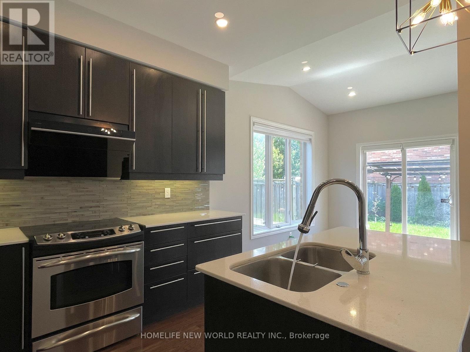 2276 Whistling Springs Crescent, Oakville, Ontario  L6M 0C5 - Photo 8 - W13443460
