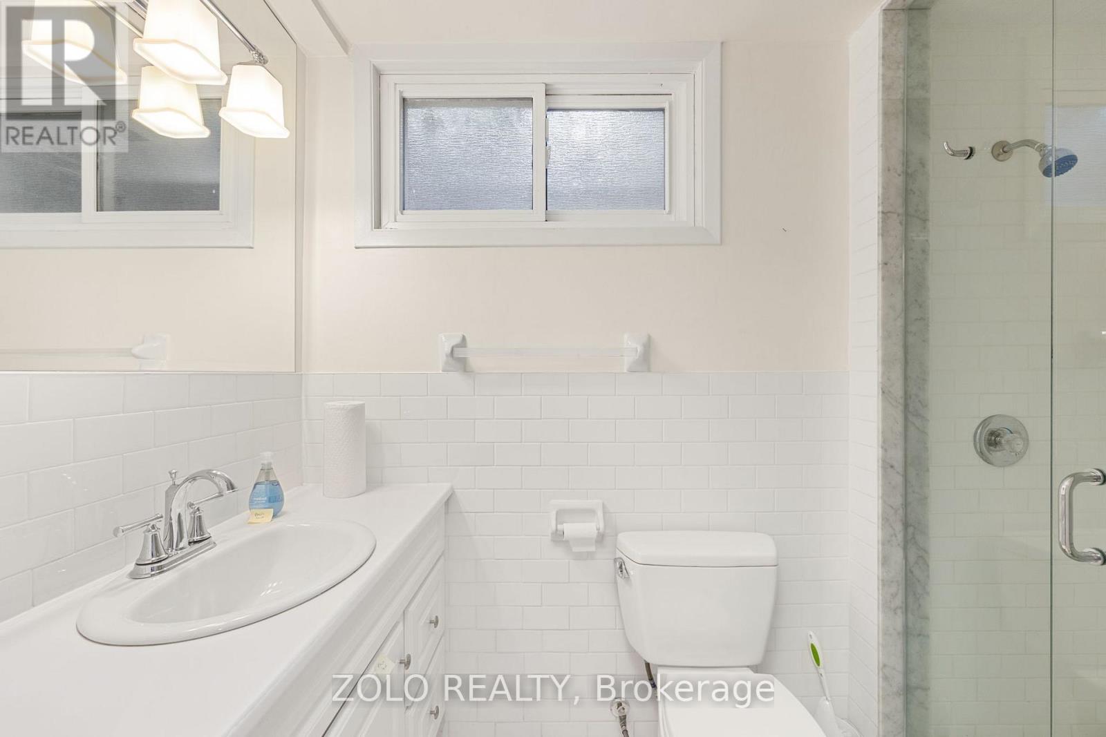 17 Hi Mount Drive, Toronto, Ontario  M2K 1X3 - Photo 25 - C13440304