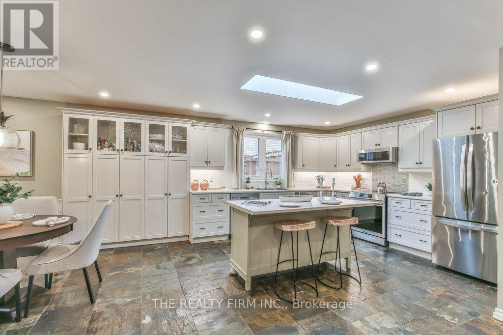 2 Oakwood Drive, London South, Ontario  N6K 2V4 - Photo 11 - X13443508