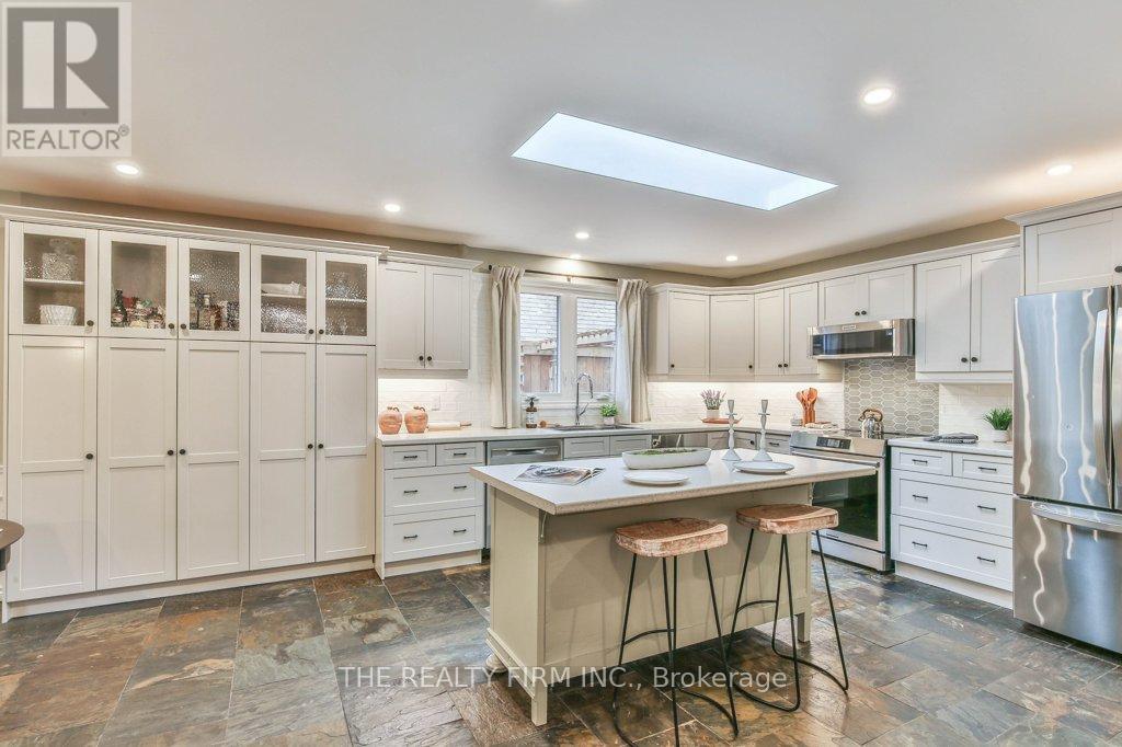2 Oakwood Drive, London South, Ontario  N6K 2V4 - Photo 12 - X13443508