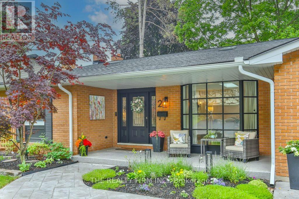 2 Oakwood Drive, London South, Ontario  N6K 2V4 - Photo 4 - X13443508