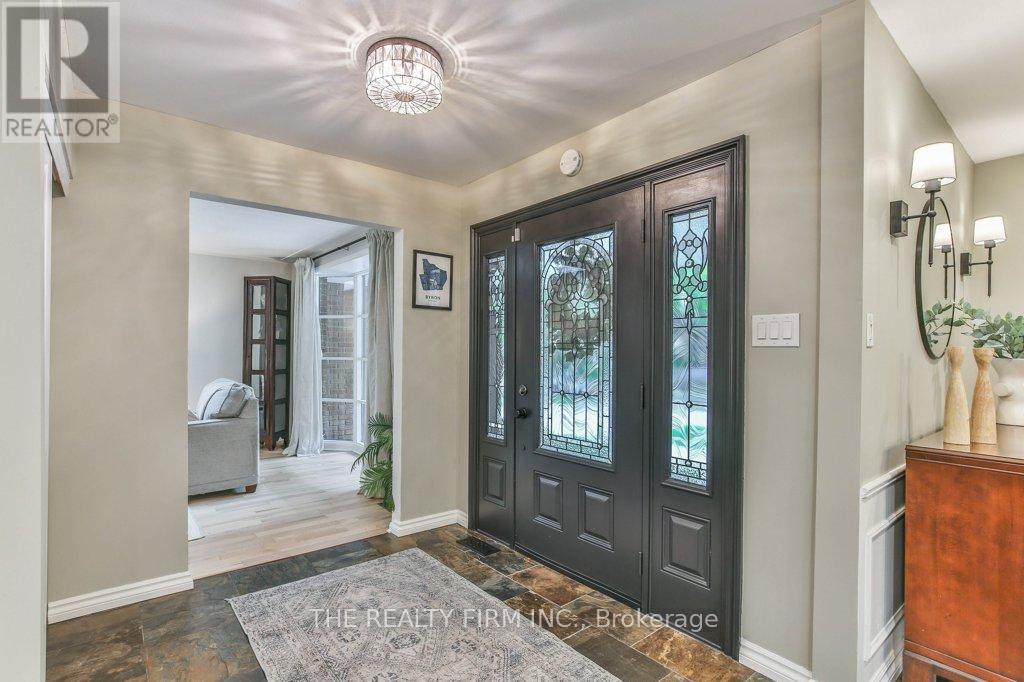 2 Oakwood Drive, London South, Ontario  N6K 2V4 - Photo 5 - X13443508