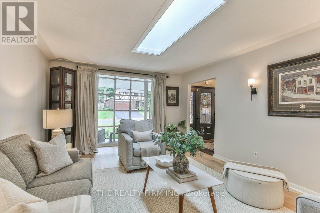 2 Oakwood Drive, London South, Ontario  N6K 2V4 - Photo 6 - X13443508
