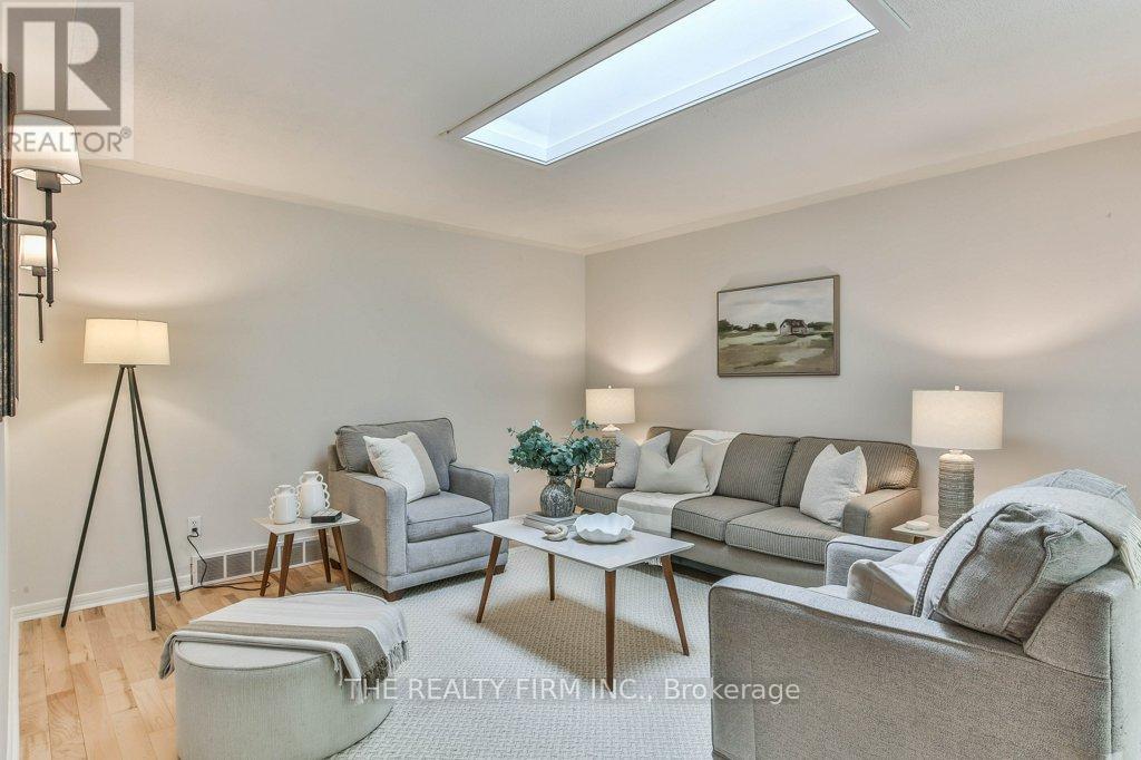 2 Oakwood Drive, London South, Ontario  N6K 2V4 - Photo 8 - X13443508