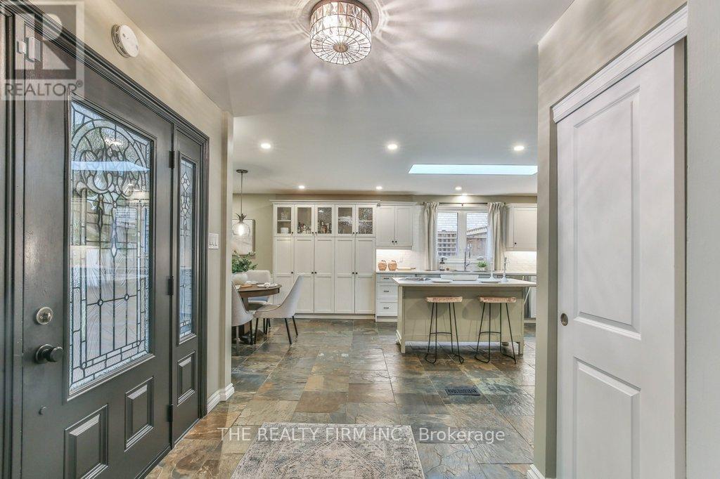 2 Oakwood Drive, London South, Ontario  N6K 2V4 - Photo 9 - X13443508
