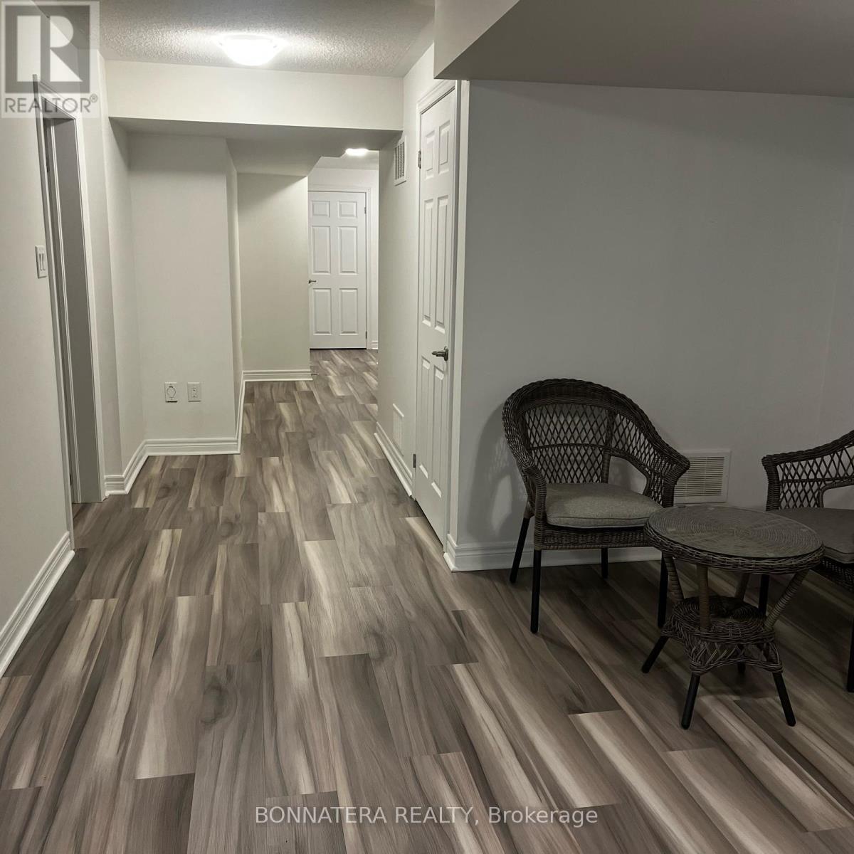 121 Huguenot Road, Oakville, Ontario  L6H 7C4 - Photo 17 - W13443540