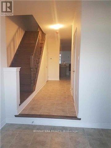 121 Huguenot Road, Oakville, Ontario  L6H 7C4 - Photo 2 - W13443540