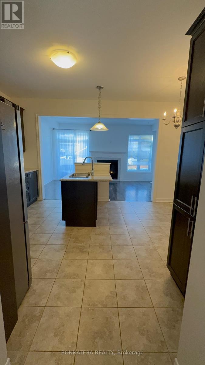 121 Huguenot Road, Oakville, Ontario  L6H 7C4 - Photo 3 - W13443540