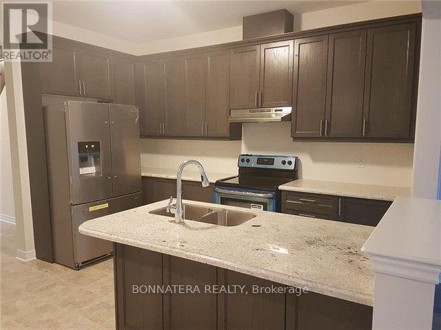 121 Huguenot Road, Oakville, Ontario  L6H 7C4 - Photo 4 - W13443540