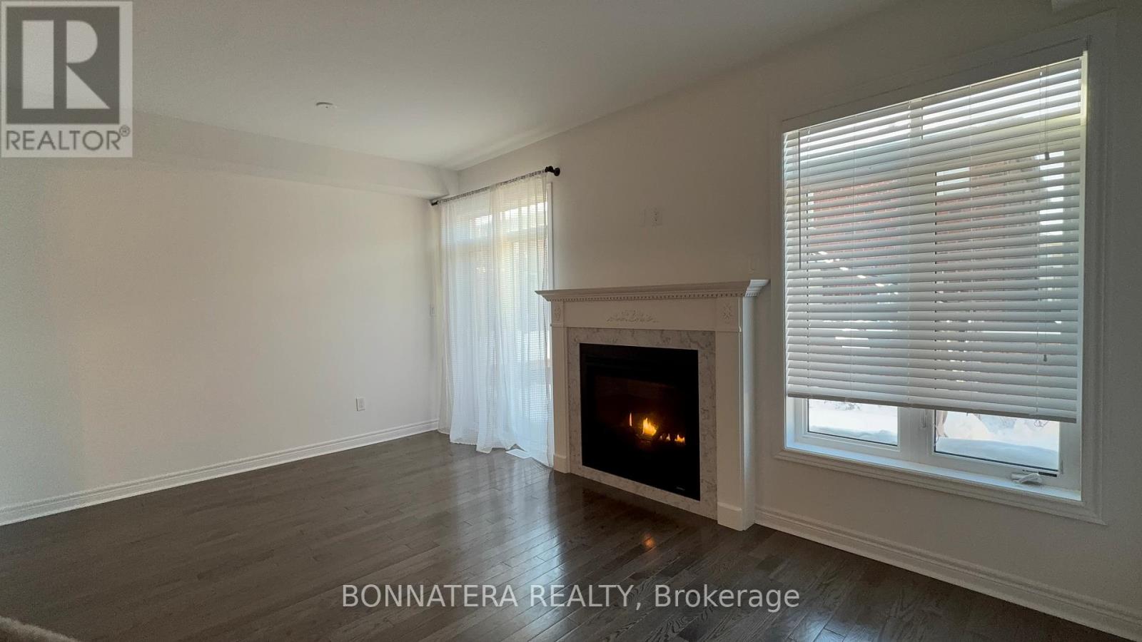 121 Huguenot Road, Oakville, Ontario  L6H 7C4 - Photo 5 - W13443540